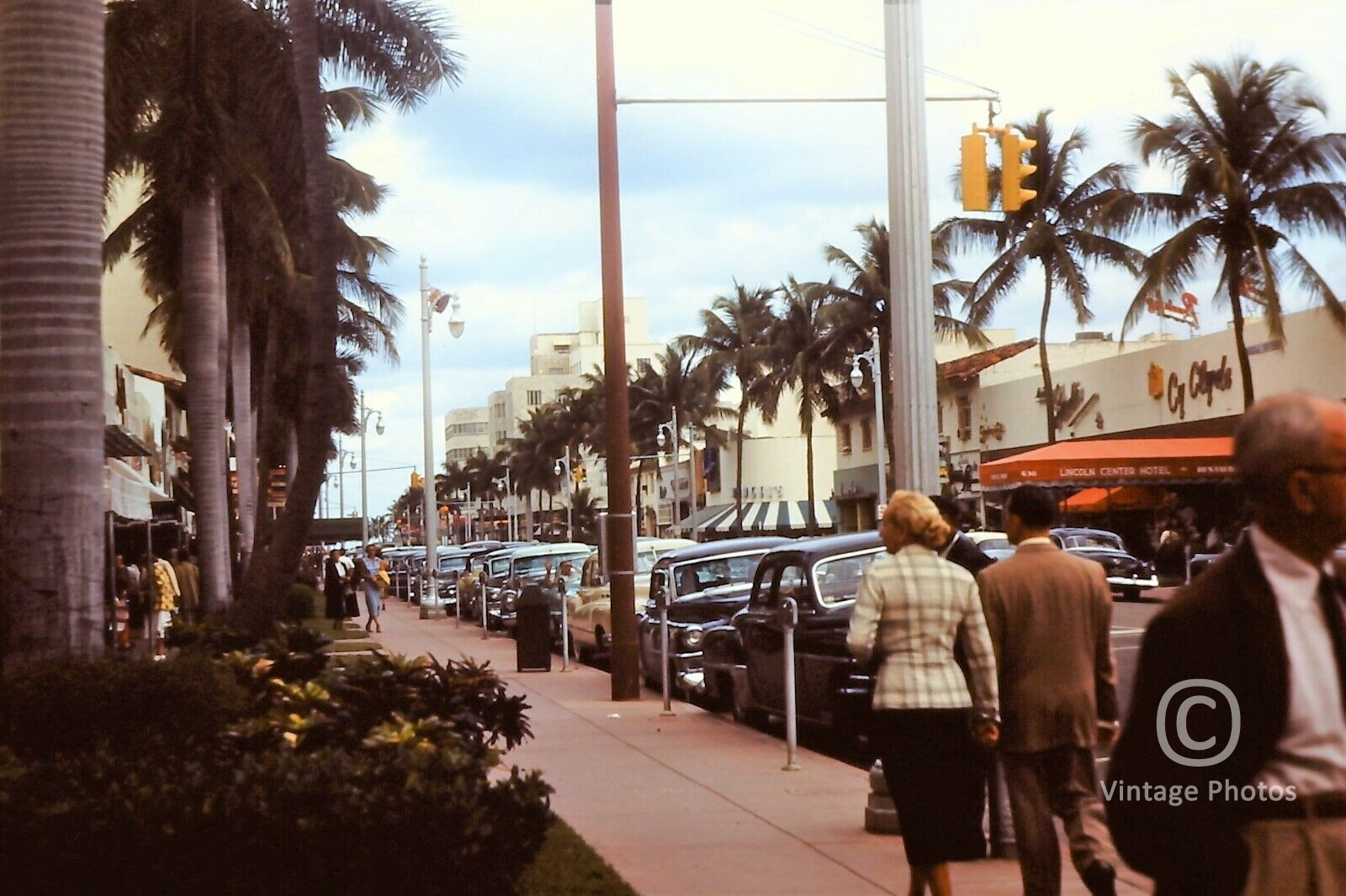 1950s Classic Cars on street - Lincoln Centre Hotel