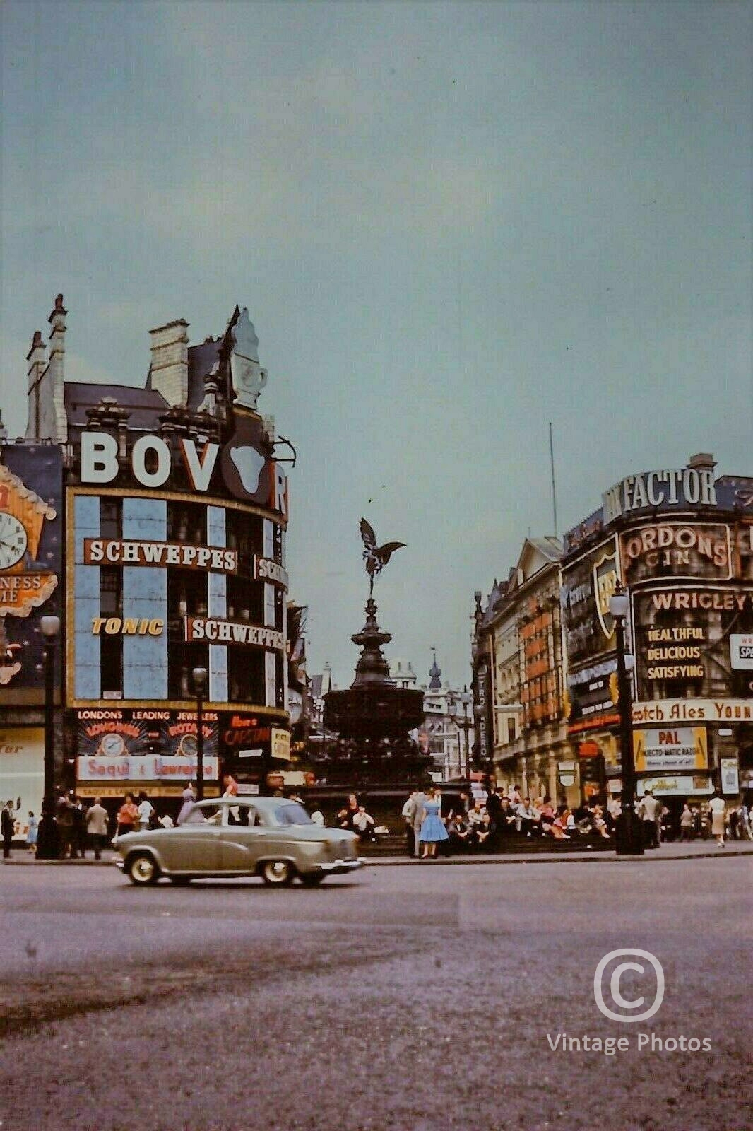 1950s Eros, Piccadilly Circus, London Sept 1959